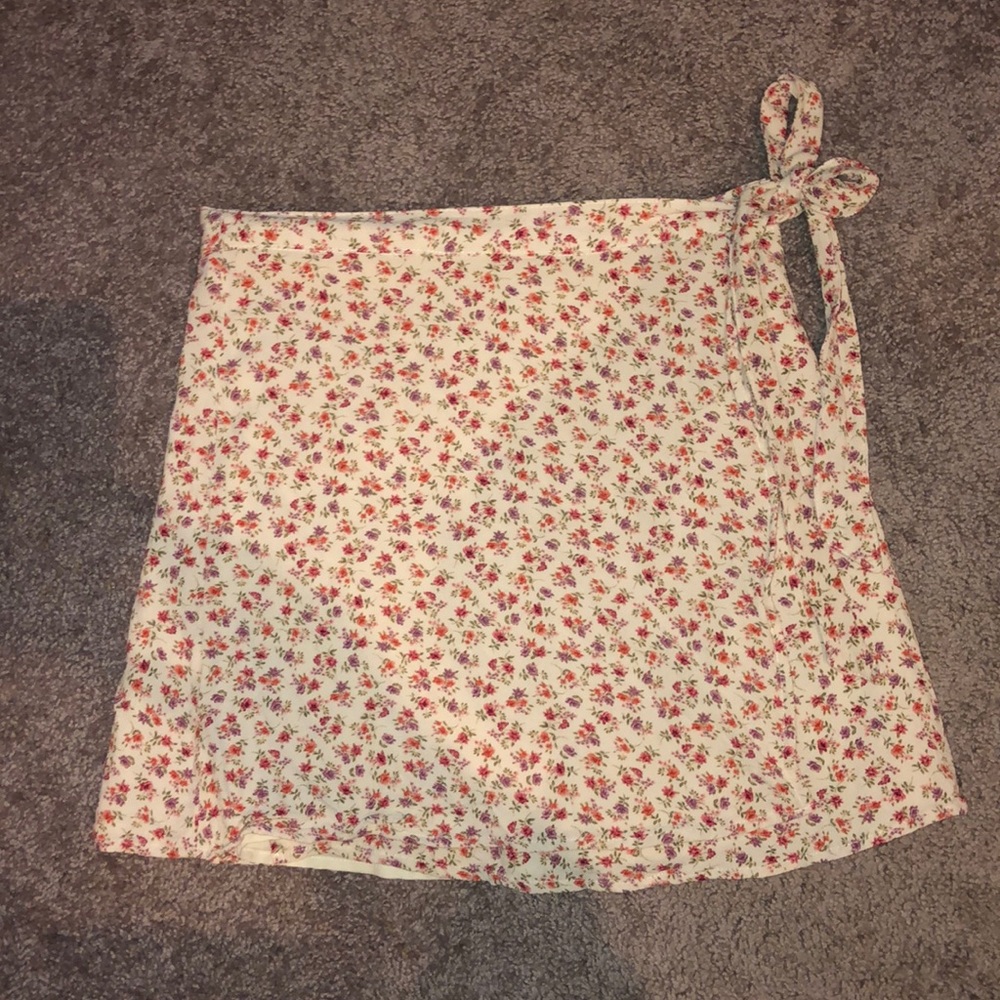 American Eagle floral wrap skirt NWOT